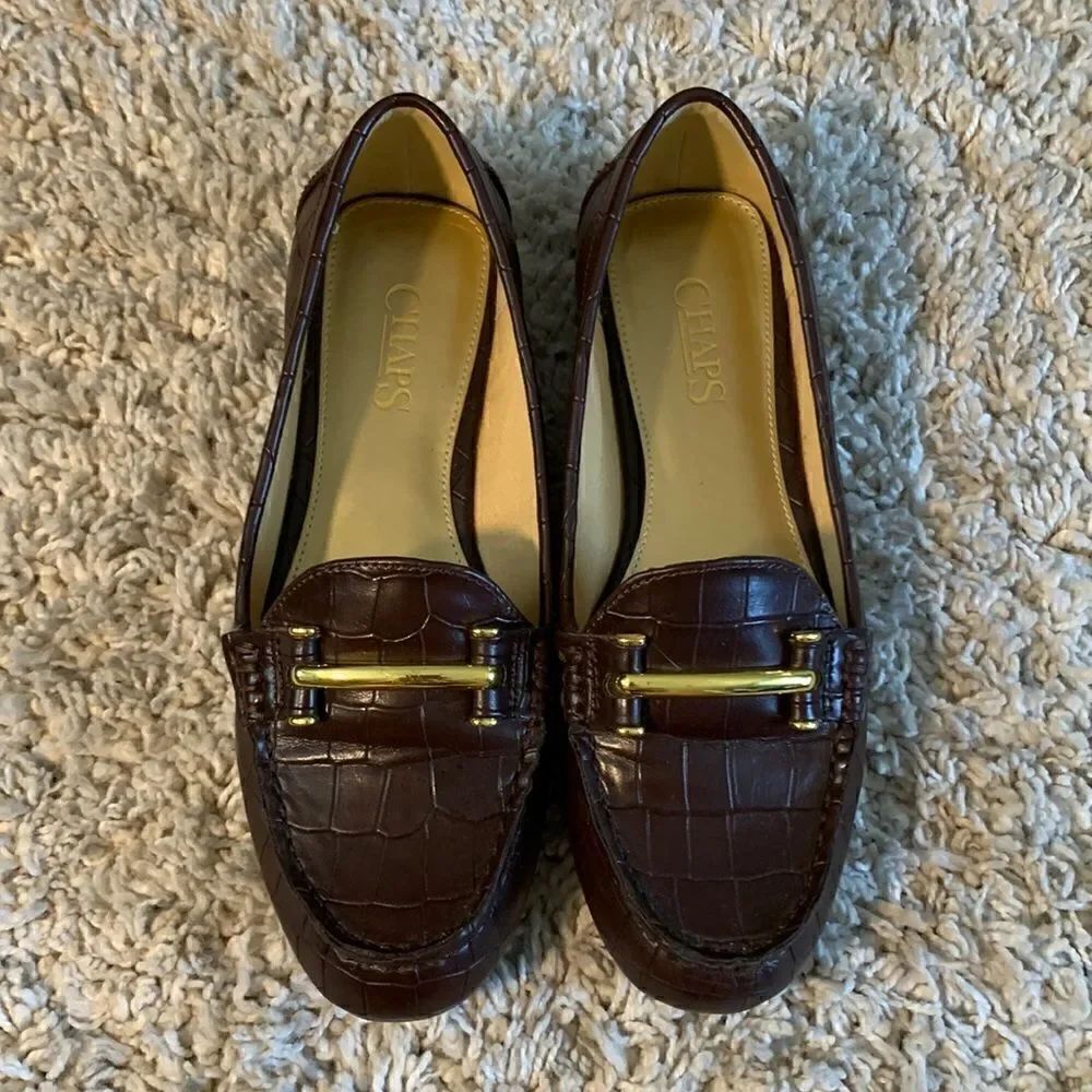 Chaps EUC brown Connie alligator skin print flat loafers Size 6.5
